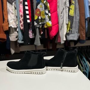 Blondo waterproof suede booties Black Size 7. Brand new, never worn.